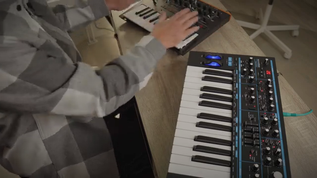 CHEAP SYNTH PHAT BATTLE: Woody Piano Shack Throws Down