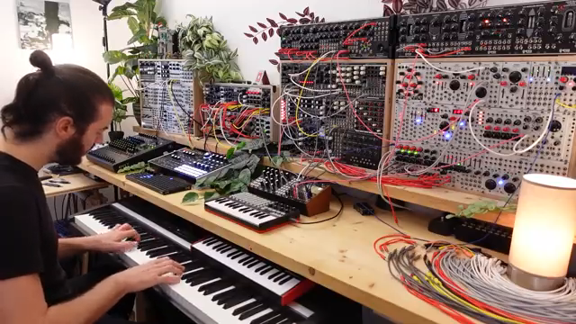 Monotrail Tech Talk’s Portable Eurorack: Small Case, Big Fangs