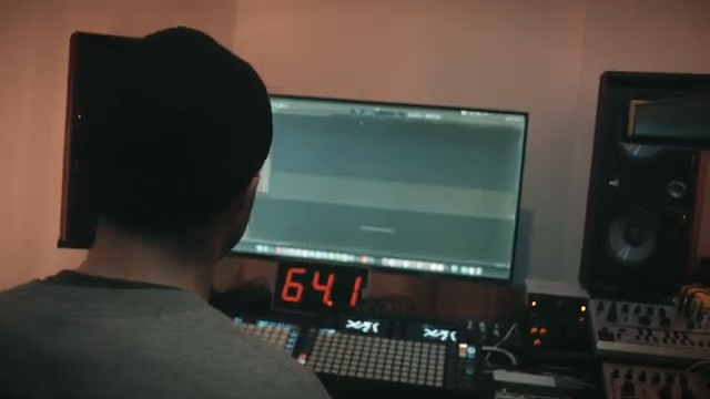 Voltage Labs x Space Dimension Controller: Amsterdam Studio Tour with Sampler Obsession and Acid Tech Tricks