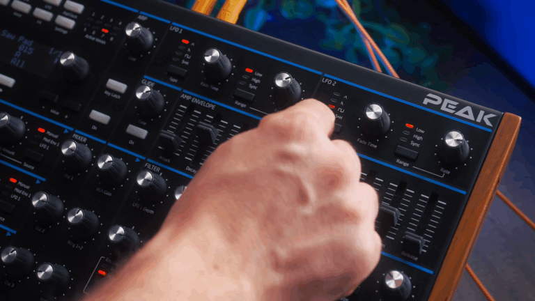 Grooving with MidlifeSynthesist: A Deep Dive into the Novation Peak