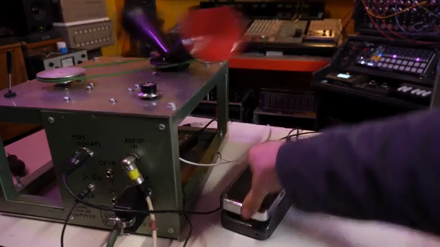 So I repurposed an old volume pedal.