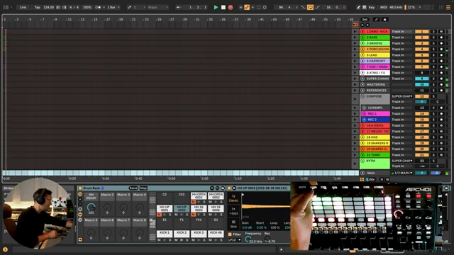 This is a very intuitive process where you can simply make a journey out of what you are currently feeling with the controllers.