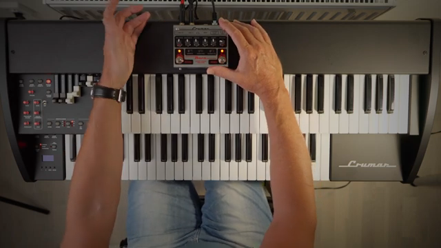 It's a lovely metal box with a very shiny mirror finish.