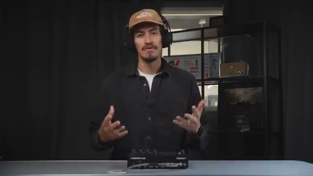 The Comb Positive filter uses positive feedback to introduce metallic sounding, pitch-tuned resonant overtones.