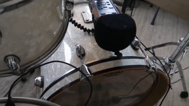 Free Beat Throws Down: Zoom H6 Essential vs. Acoustic Drums – Budget Banger or Bin Fodder?