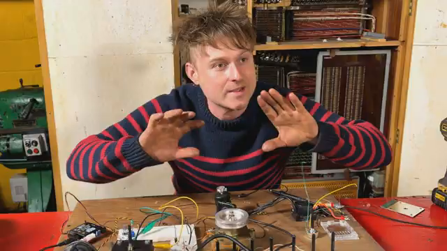 LOOK MUM NO COMPUTER Spins Up Electrostatic Mayhem: Compton Organ Tone Wheels Get a DIY Resurrection