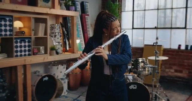 There are more fingering variations, such as trumpet mode, and left and right hand modes, allowing you to play in your preferred style.