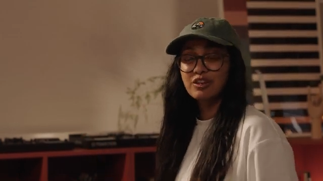 One of my favourite ways to create stacks or loops for using in finger drumming is using this method of creating layers with a combination…