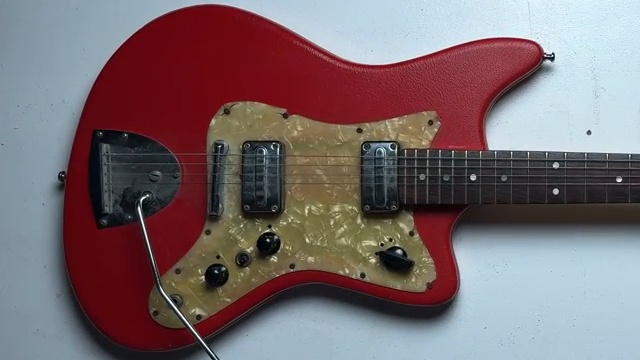 Many of the construction choices, such as the hollowed-out plywood body, make it clear that this was very much still a budget instrument.