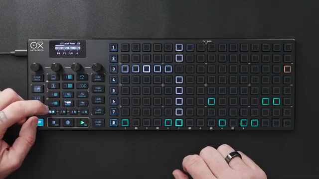 Again, you can see each playhead separately, never losing track of what's happening.