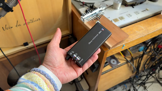 This is one of the coolest microphones I've encountered in a long time.