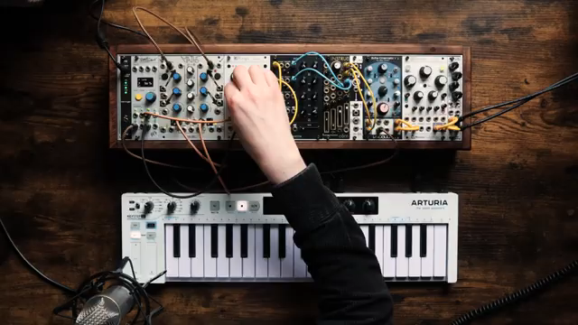 So Mutabutton Sprints Rings has a hidden FM mode, which we access by holding down the right-hand button when we're in the green resonator…