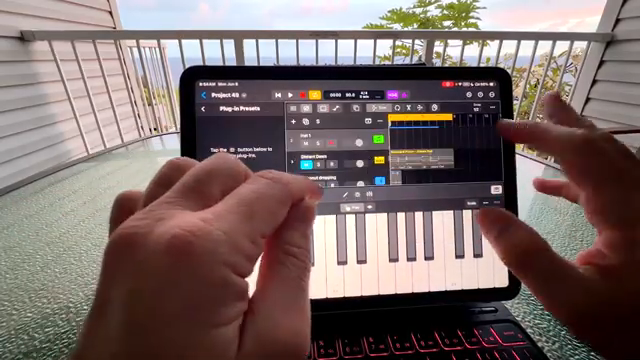 When you first open it, Spectral Resonator creates harmonies based on pitches that you can define and switch.