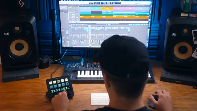I think what makes the Auratec Flow really stand out from like a generic MIDI controller or like a MIDI keyboard with some mappable knobs…