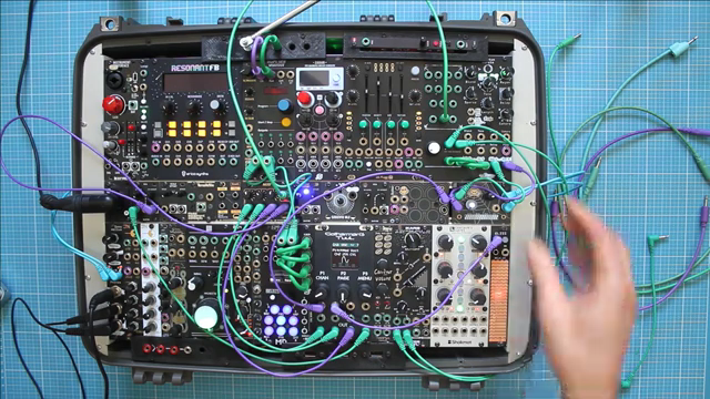 we can control the pitch of the four VCO with an external CV, but we still can use a keyboard.