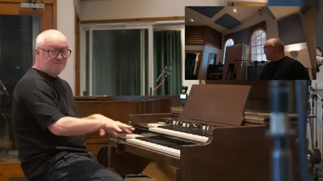I realized that he was doing these insane walking, grooving bass lines whilst playing these incredible improvisations and accompanying…